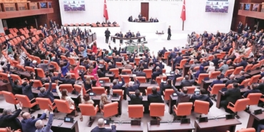 Meclis’te Parti Değişiklikleri: 386 Vekil Hedefi