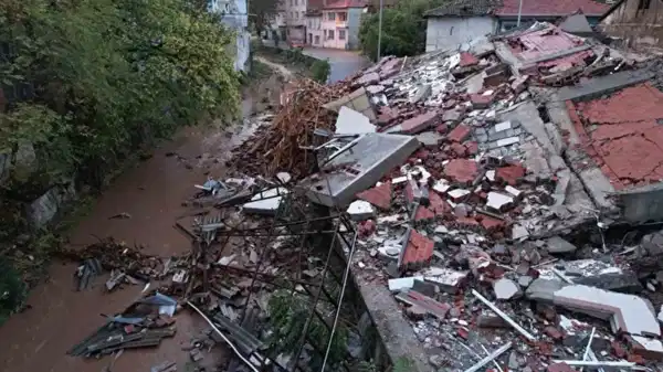Sındırgı’da Deprem: Esnafa Destek Çağrısı! Sındırgı’da Deprem: Esnafa Destek Çağrısı!