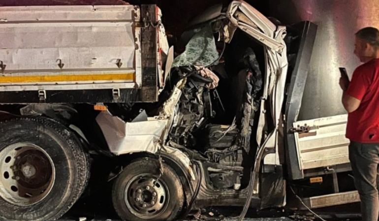 Yatağan’da Feci Kaza: Süt Aracı TIR’a Çarptı!