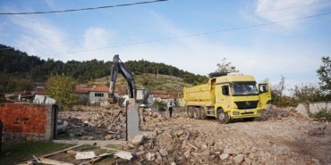 Ağır Hasarlı Yapılar Kontrollü Şekilde Yıkılıyor