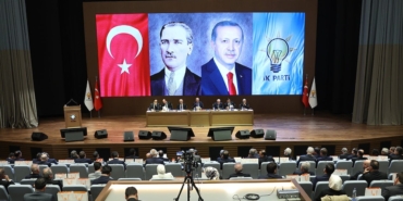 AKP MKYK Toplantısı Başladı: Gündem Neler?