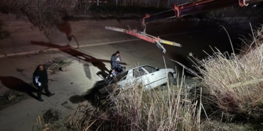 Çeştepe’de Kaza: Otomobil Su Kanalına Devrildi