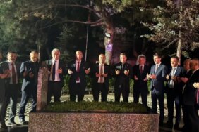 Türkeş’in Kabrinde Siyasi Gerilim Yükseldi