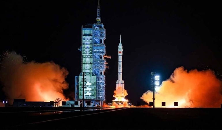 Çin, 13. İnternet Uydusunu Uzaya Fırlattı!