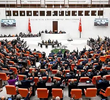 4 Kasım Operasyonuna Tepki: Hukuk Mu, Kumpas mı?