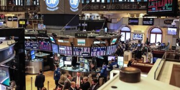 Borsada Karışık Seyir: Teknoloji Hisseleri Yükseliyor!