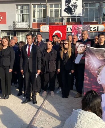 10 Kasım Törenleri: Atatürk’ü Anma Geleneği Devam Ediyor