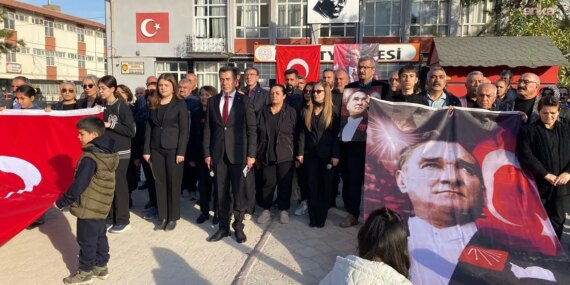 10 Kasım Törenleri: Atatürk’ü Anma Geleneği Devam Ediyor