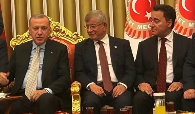 Babacan ve Davutoğlu’nun AKP’ye Dönüş İddiaları!