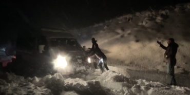 Yüksekova’da Kar ve Tipi, 30 Kişi Mahsur Kaldı!