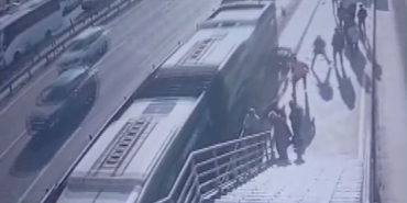 Cevizlibağ’da Metrobüs Kazası: 1 Ölü, 2 Yaralı