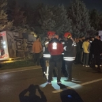 Midibüs ve Otomobil Çarpıştı: 8 Yaralı!