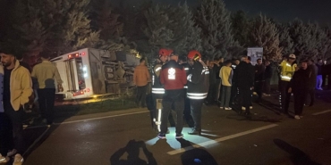 Midibüs ve Otomobil Çarpıştı: 8 Yaralı!