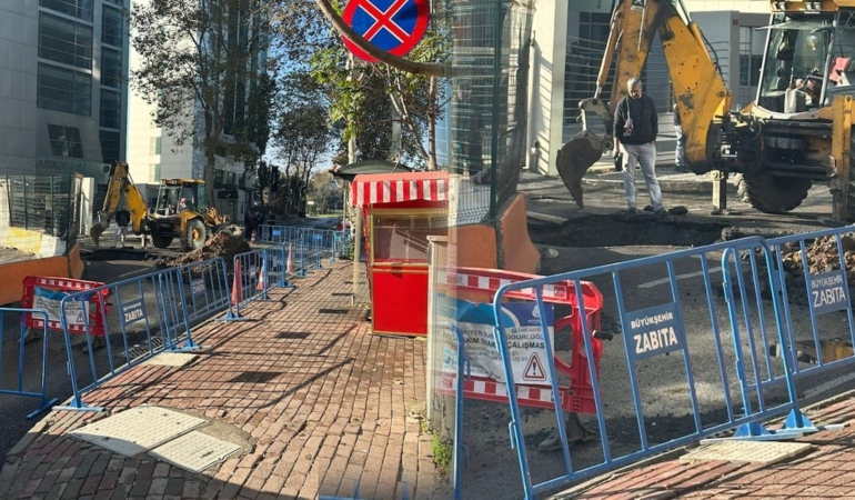 Maslak’ta Yol 6 Ayda İkinci Kez Çöktü!