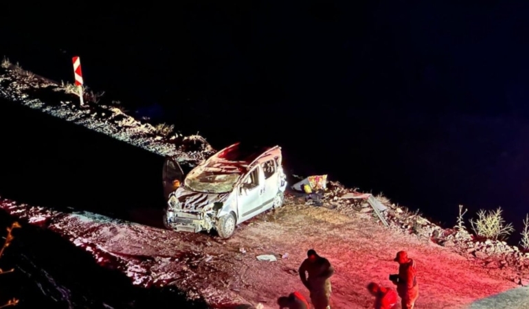 Tunceli’de Buzlu Yolda Kaza: 2 Yaralı!