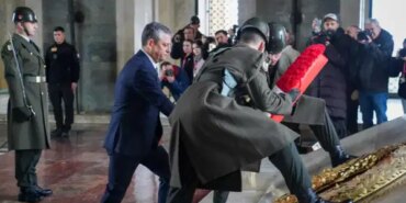 Özgür Özel’den Anıtkabir Ziyareti ve Mesajlar