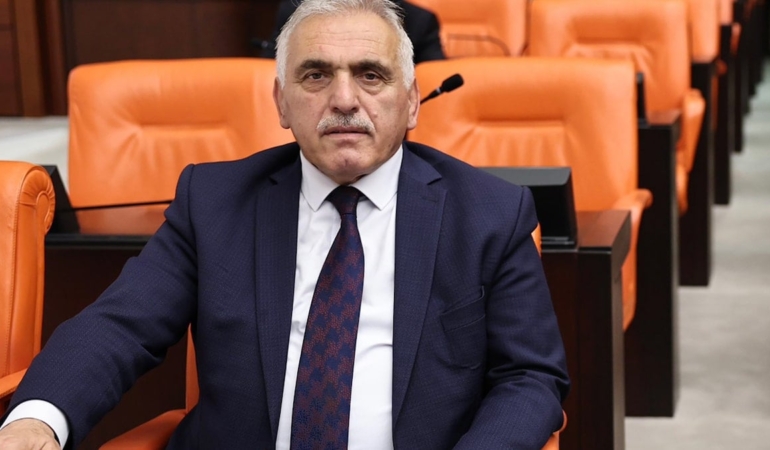 AKP’li Vekil ile Vatandaş Arasında Kavga: Tutuklama!