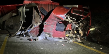 Kargı’da Kamyon Devrildi: Sürücü Ağır Yaralı!