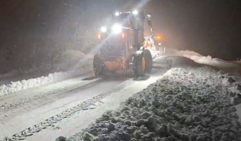 Siirt-Bitlis Yolu Kar Nedeniyle Kapandı!