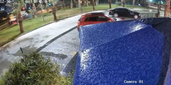 Kırmızı Işıkta Geçen Genç, Kamyonetin Kurbanı oldu!