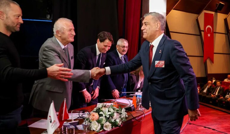 Zafer Partisi Kongresi: Hakan Akşit Yeniden Başkan