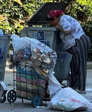 Yoksulluk Oranı Düşüyor, Orta Gelir Yoksullaşıyor