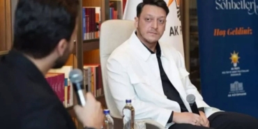 Mesut Özil: Gurbetçilerin Bağını Zedelemeyelim