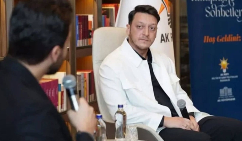 Mesut Özil: Gurbetçilerin Bağını Zedelemeyelim