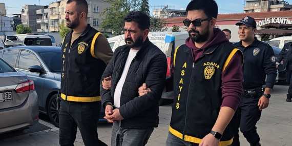 AVM’de Hırsızlıkla Aranan Adam Yakalandı!