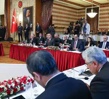 Yeni Çözüm Sürecinde Belirsizlikler ve Ayrışmalar