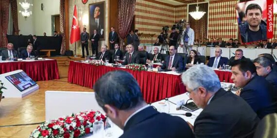 Yeni Çözüm Sürecinde Belirsizlikler ve Ayrışmalar