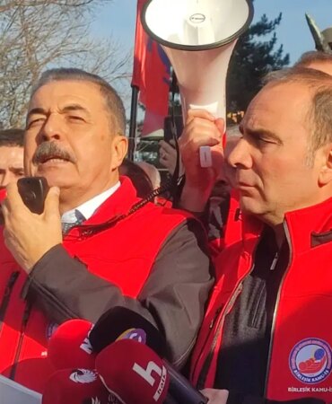 Memurlar Sokağa Çıktı, Polis Engeliyle Karşılaştı!