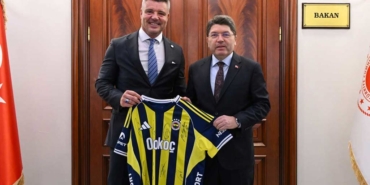 Fenerbahçe’den Bakan Tunç’a Hediye Forma Tartışması