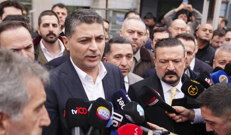 Fenerbahçe Yönetimi: Başkan Saran’a Güveniyoruz