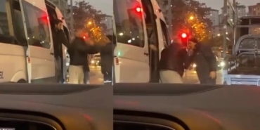 Trafikteki Kavga Kamerada: Servis Şoförü Yumrukladı!