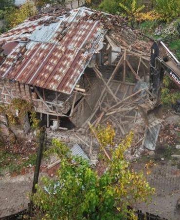 Gemlik’te 37 Metruk Bina Yıkıldı! Güvenlik Artıyor