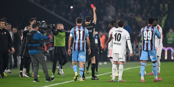 Trabzon-Beşiktaş Maçında Kırmızı Kart Tartışması!