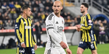 Beşiktaş, Fenerbahçe’yi 2-1 ile geçti!