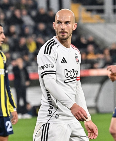 Beşiktaş, Fenerbahçe’yi 2-1 ile geçti!