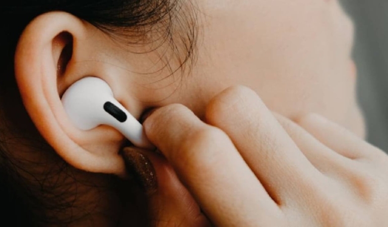 Kulaklıkla Uyumak Sağlığınızı Tehlikeye Atıyor!