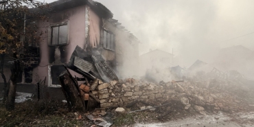 Bükerler Köyü’nde Ev Yangını: Büyük Hasar!