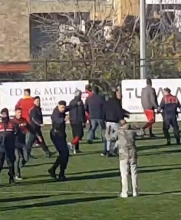 Futbol Maçında Kavga: Jandarma Araya Girdi!