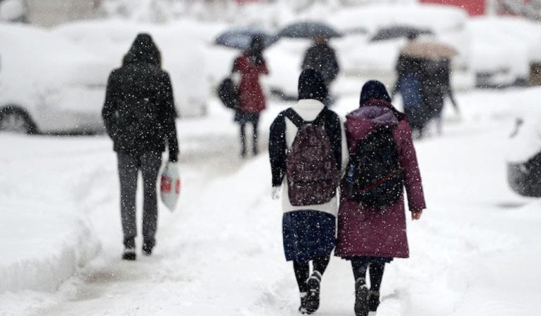 Yoğun Kar Yağışı Nedeniyle Okullar Tatil Edildi
