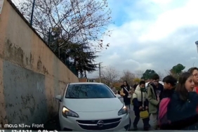 Öğrencilerin Üzerine Sürücüden Şok Hareket!