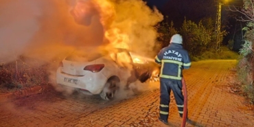 Harbiye’de Otomobil Yangını: Maddi Hasar Oluştu