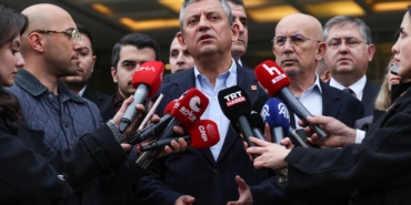 Özgür Özel’den Yılbaşı Kutlaması: Siyasi İlişkiler