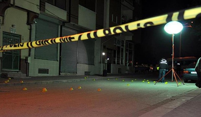 Eminettin’de Bıçaklı Kavga: İki Yaralı!