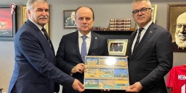 Eski CHP’li Başkan AKP’ye Geçti, Tartışmalar Büyüdü!