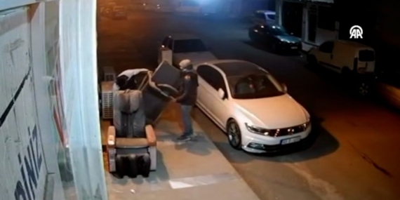 Viranşehir’de Koşu Bandı Hırsızlığı Kamerada!