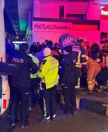 Polisten kaçan otomobil takla attı: 3 yaralı!